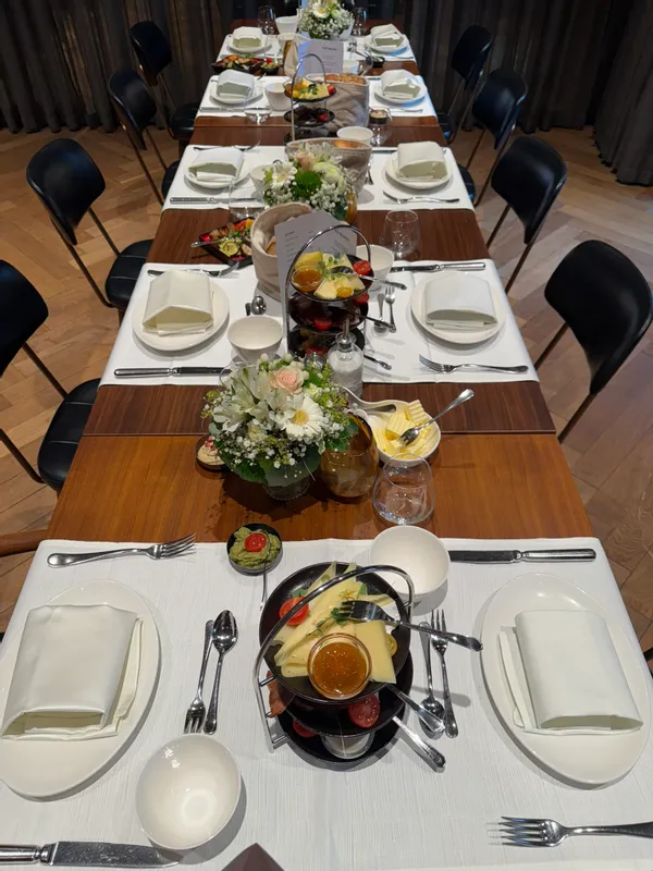Bild_Tischbrunch.jpeg